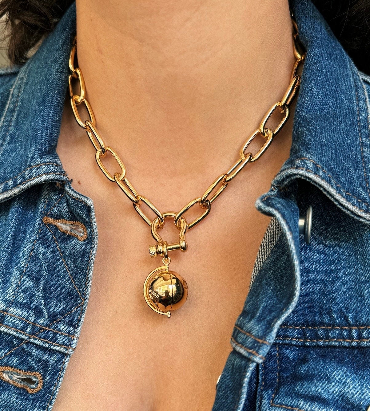 18” Gold Horseshoe Clasp Chain | Spinning Globe Charm Necklace | Convertible Necklace | Statement Chain Necklace