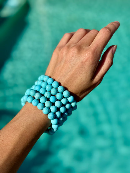 Milky white magnesite stretch bracelet by AVINZIA