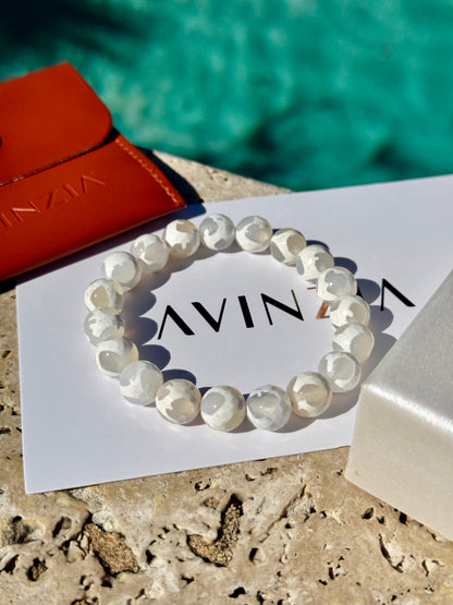 Handmade faceted 10mm white crackle agate bracelet – AVINZIA
