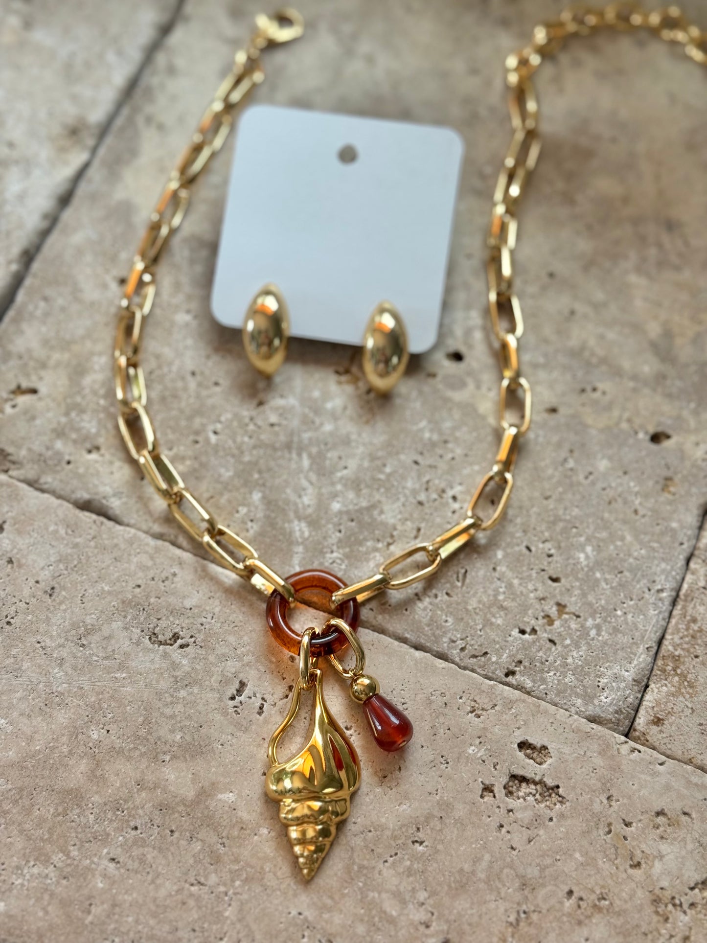 Gold Shell Necklace Set