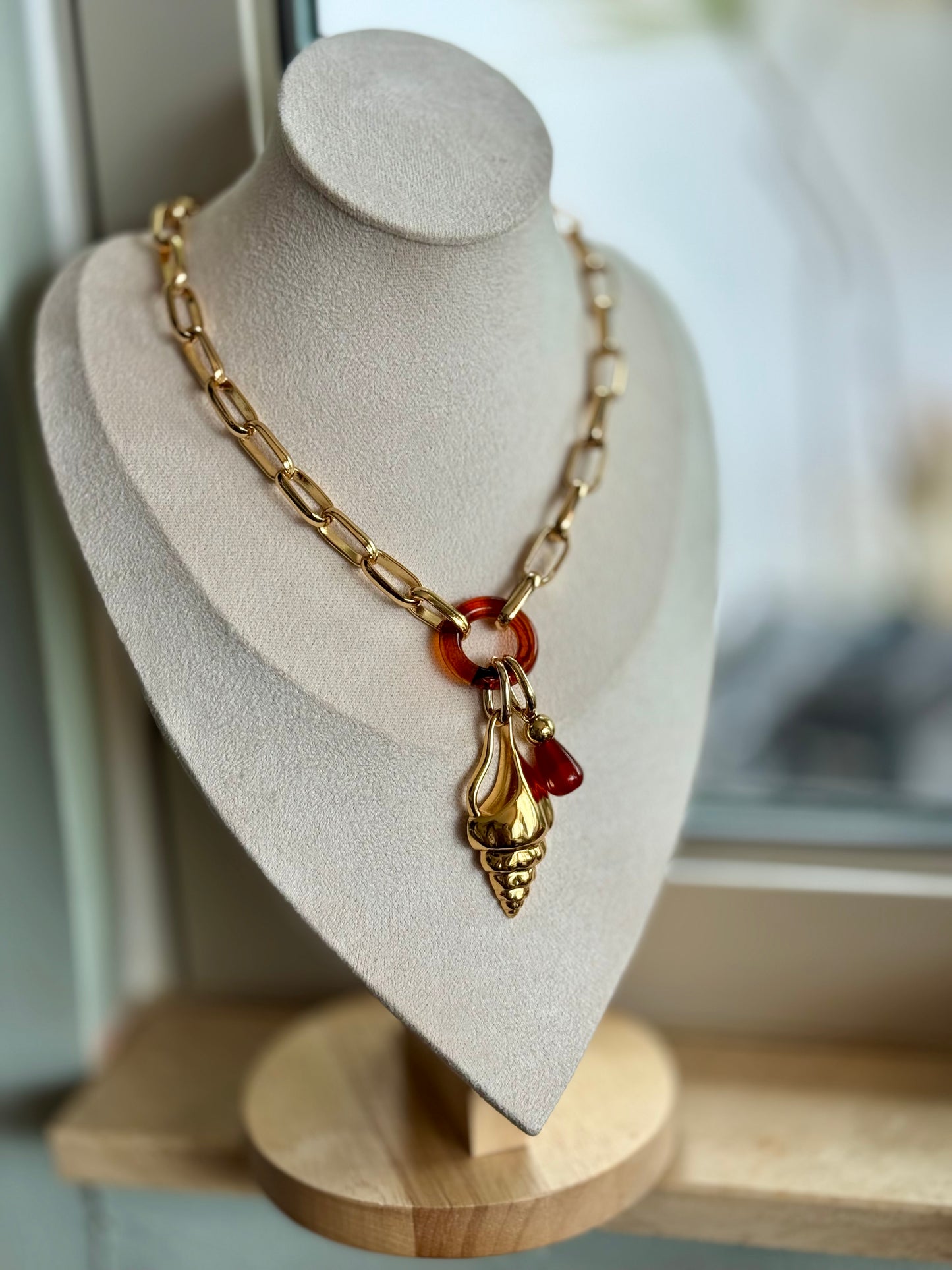 Gold Shell Necklace Set