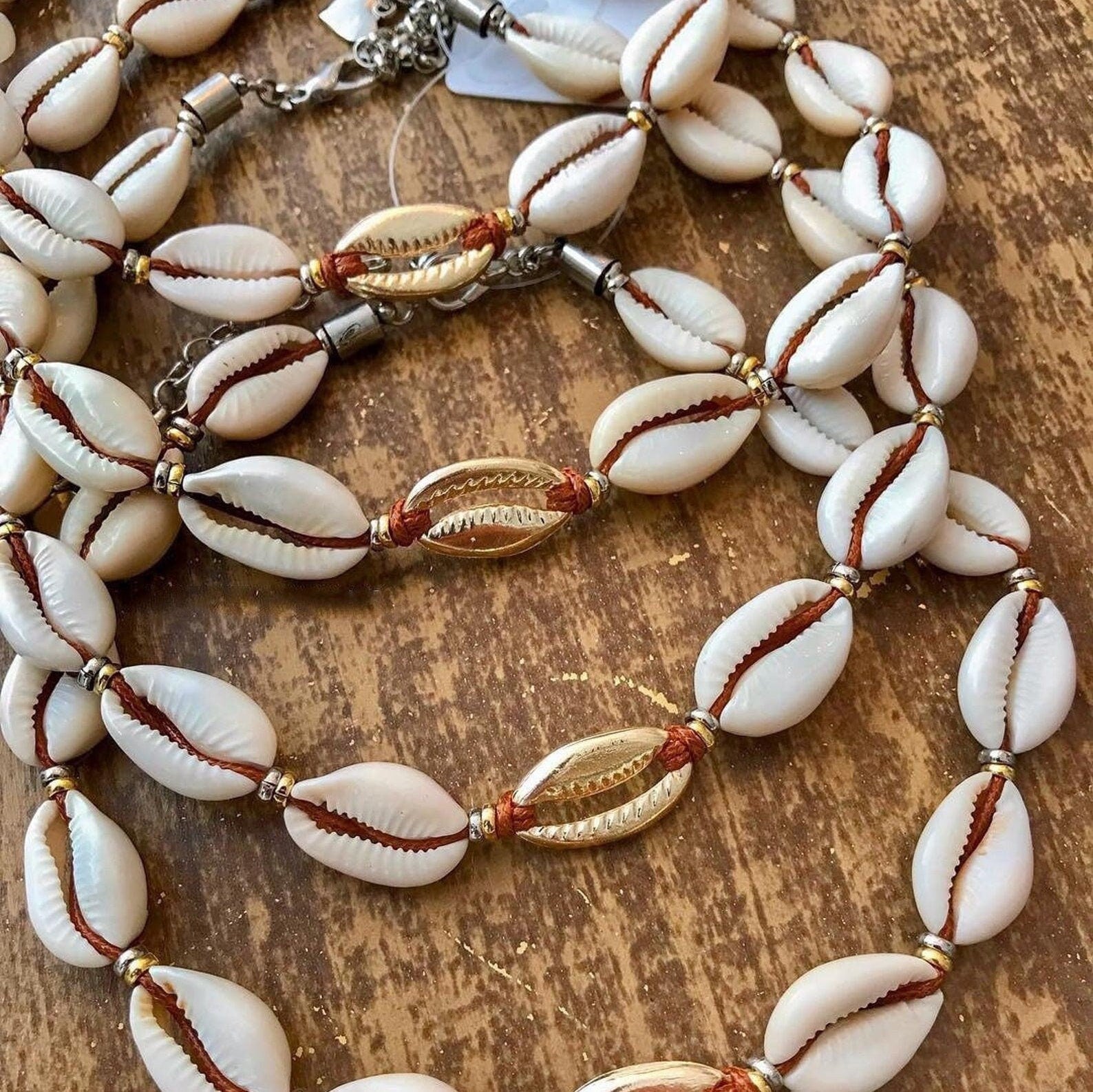 Cowrie shell choker Beach shell necklace Seashell choker necklace Necklace layering Handmade shell necklace Cute necklace