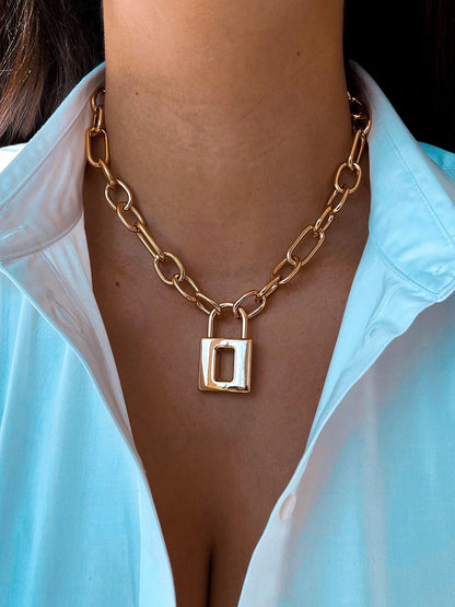 AVINZIA padlock necklace detail shot