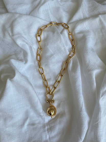 18” Gold Horseshoe Clasp Chain | Spinning Globe Charm Necklace | Convertible Necklace | Statement Chain Necklace