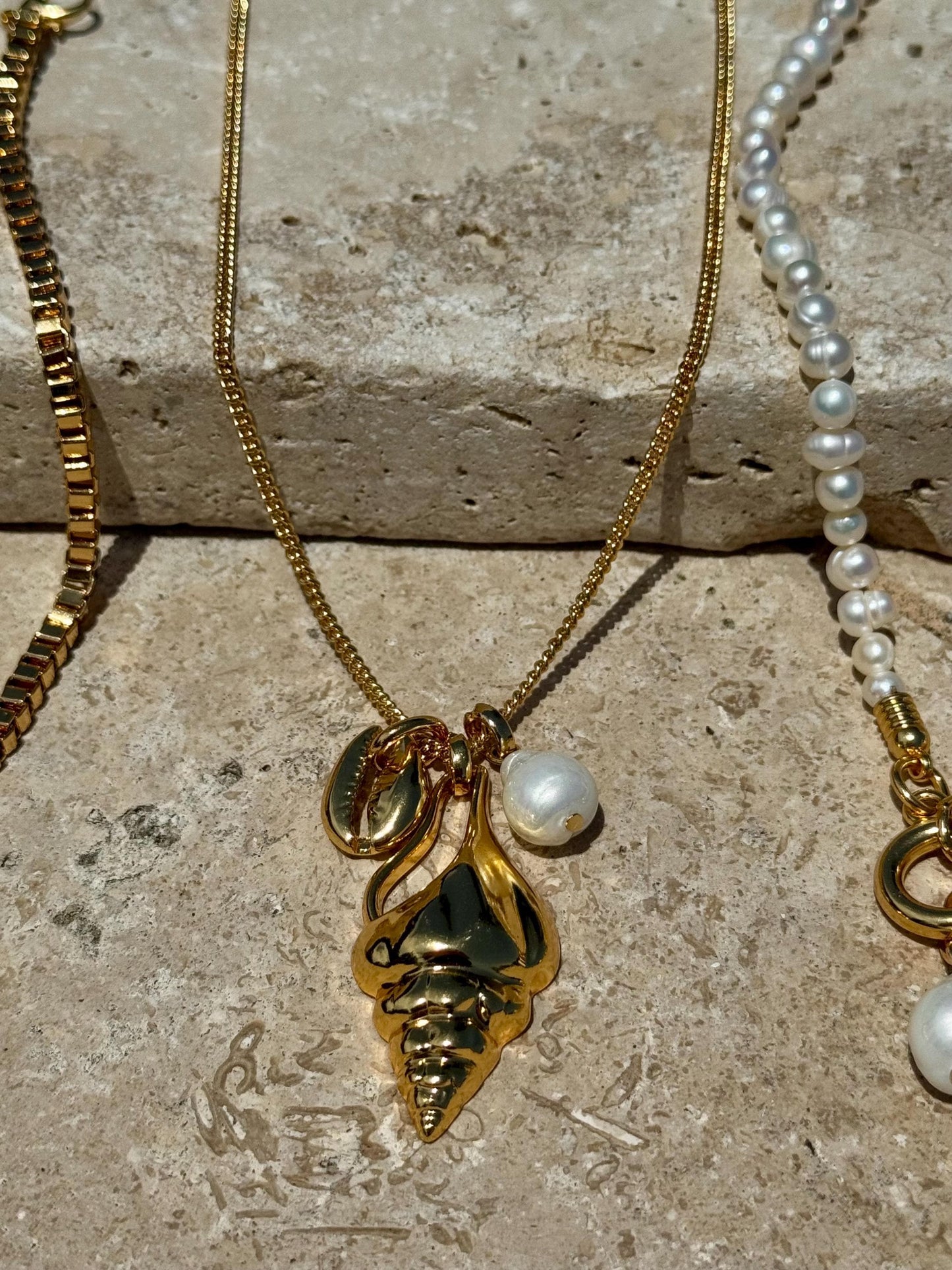 Conch Charm Necklace | Freshwater Pearl Necklace | Boxchain Choker | Long Chain | Beach Jewelry | Summer Jewelry | Layered Necklace