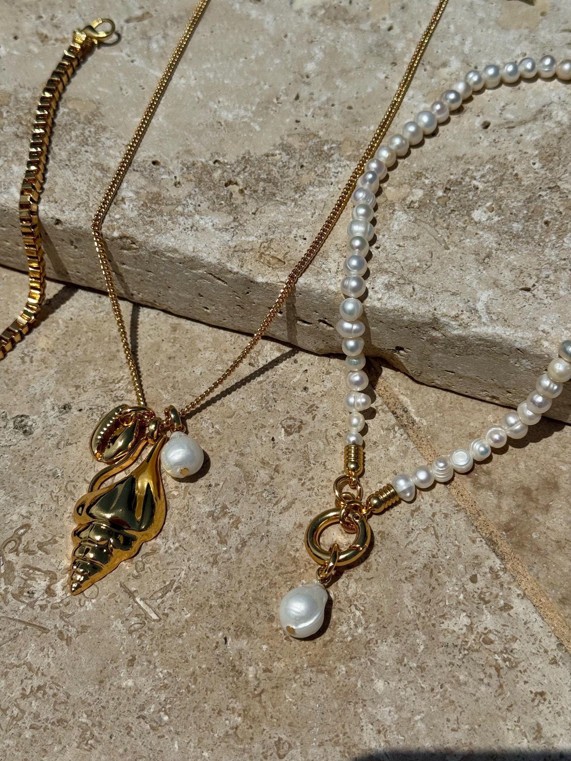 Conch Charm Necklace | Freshwater Pearl Necklace | Boxchain Choker | Long Chain | Beach Jewelry | Summer Jewelry | Layered Necklace