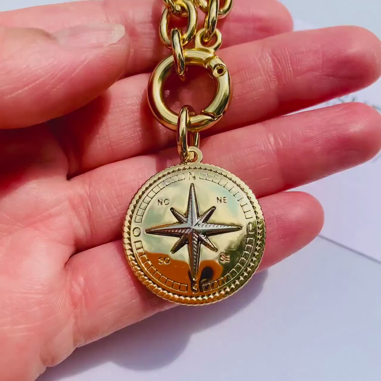 Compass necklace Gold compass charm pendant Gift for traveler Nautical gift Gift for captain Windrose charm necklace Silver compass